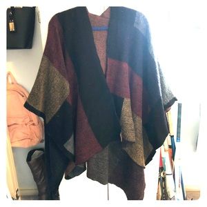 Knit multicoloured cape